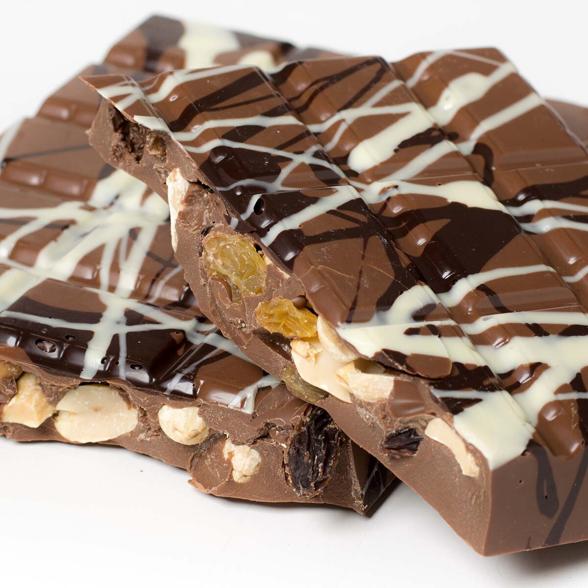 ART tabliczka czekolady mlecznej (600g) z rodzynkami i orzeszkami ziemnymi