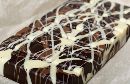 Tabliczka gorzkiej czekolady ART (600 g) z rodzynkami i orzeszkami ziemnymi